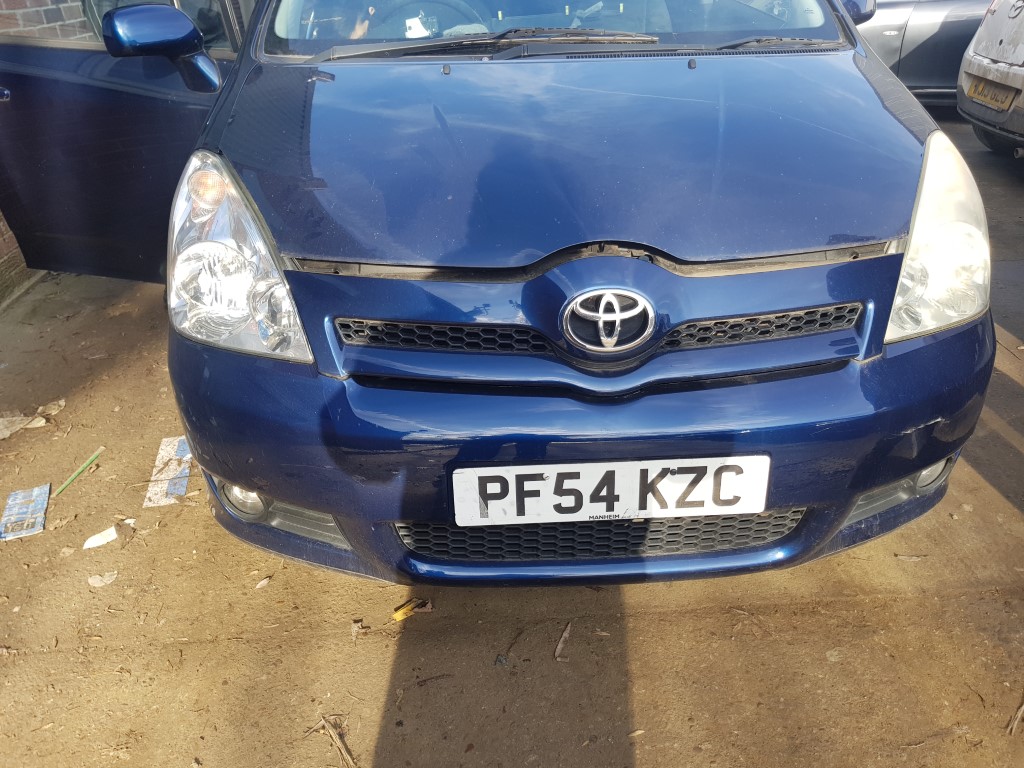 ref 123 Toyota Corolla Verso1.8 vvti petrol 2004