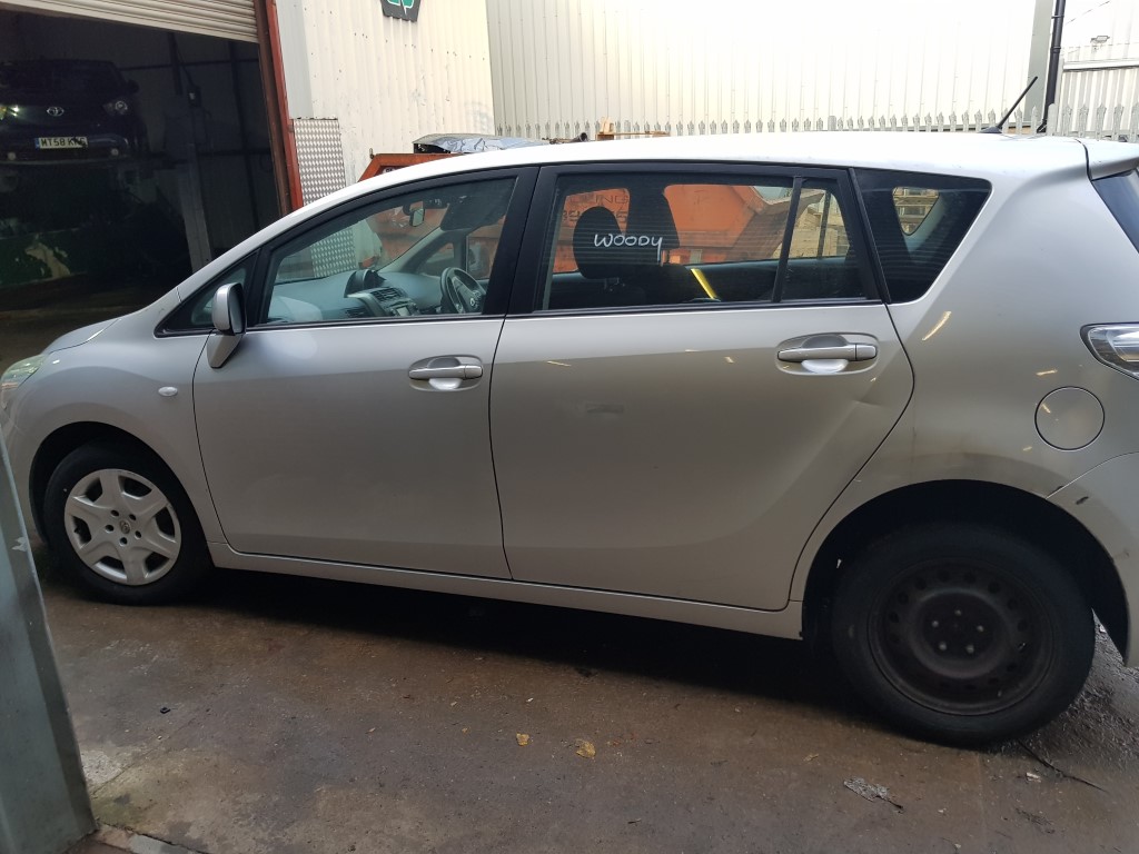 ref 122 Toyota Corolla Verso 1.6 petrol vvti 2010