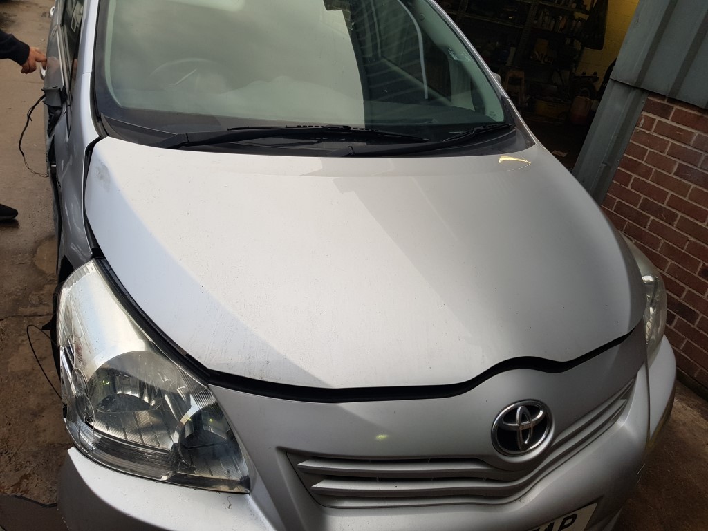 ref 122 Toyota Corolla Verso 1.6 petrol vvti 2010