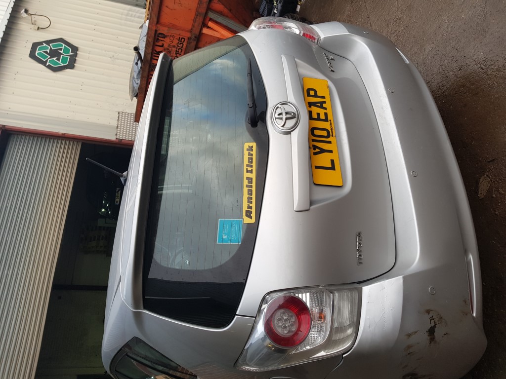 ref 122 Toyota Corolla Verso 1.6 petrol vvti 2010