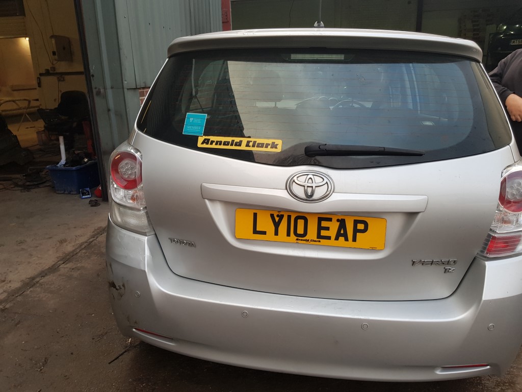 ref 122 Toyota Corolla Verso 1.6 petrol vvti 2010