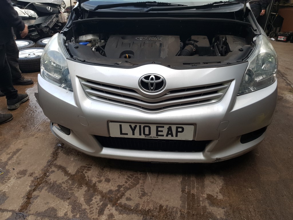 ref 122 Toyota Corolla Verso 1.6 petrol vvti 2010