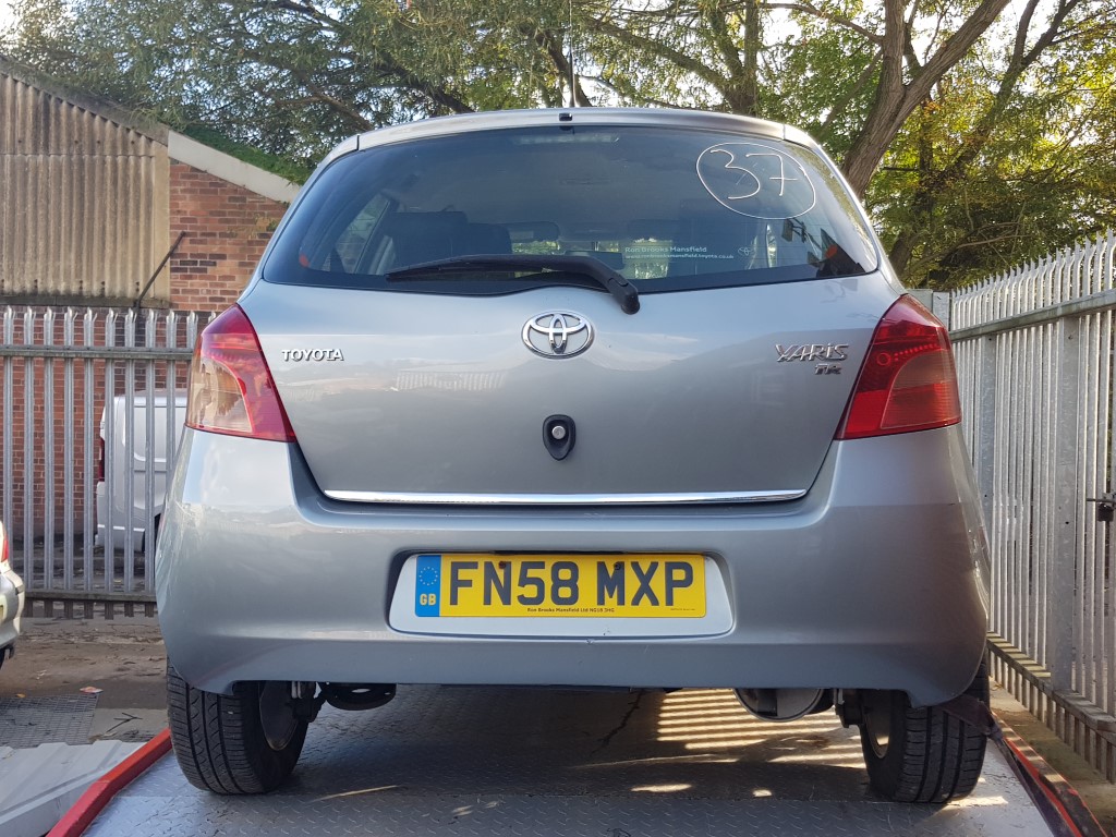 REF 37 TOYOTA YARIS 1.3 CC PETROL 5 SPEED MANUAL SILVER 2007