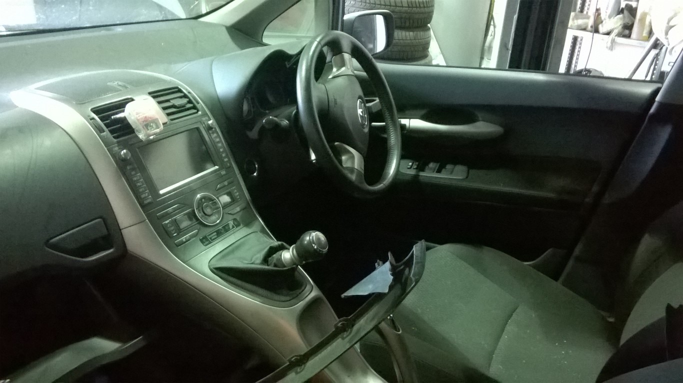 REF 40 TOYOTA AURIS 2.2 D4D D CAT 6 SPEED MANUAL 2007