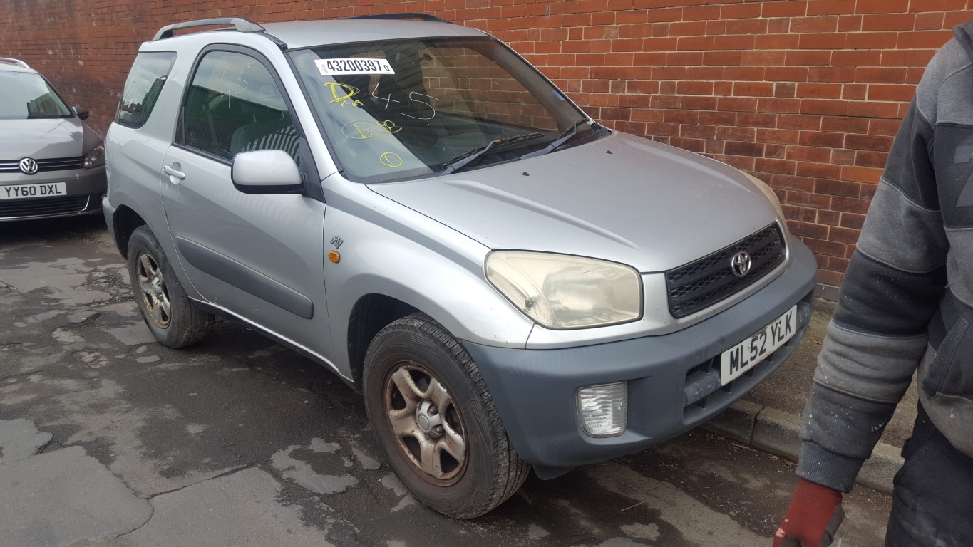 REF 45 TOYOTA RAV4 3DOOR 1.8 VVTI 2WD SILVER 2002