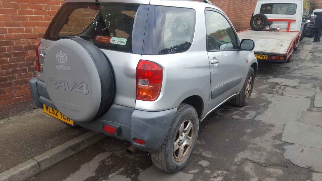 REF 45 TOYOTA RAV4 3DOOR 1.8 VVTI 2WD SILVER 2002