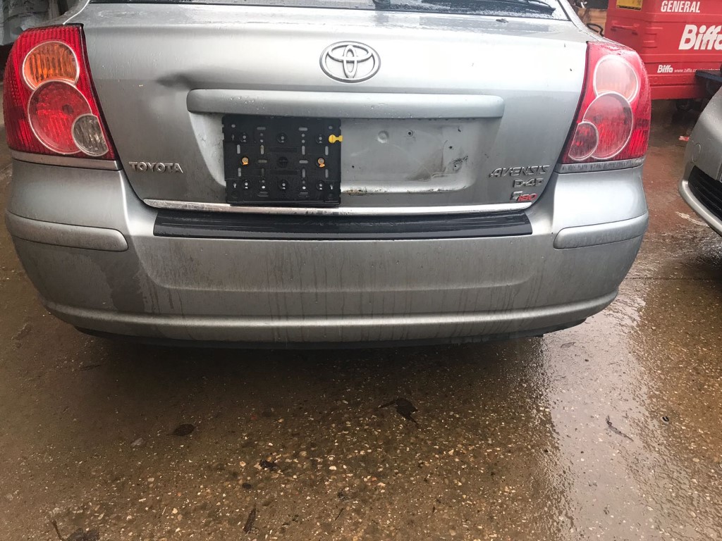 REF 57 TOYOTA AVENSIS T180 2.2 D4D MANUAL