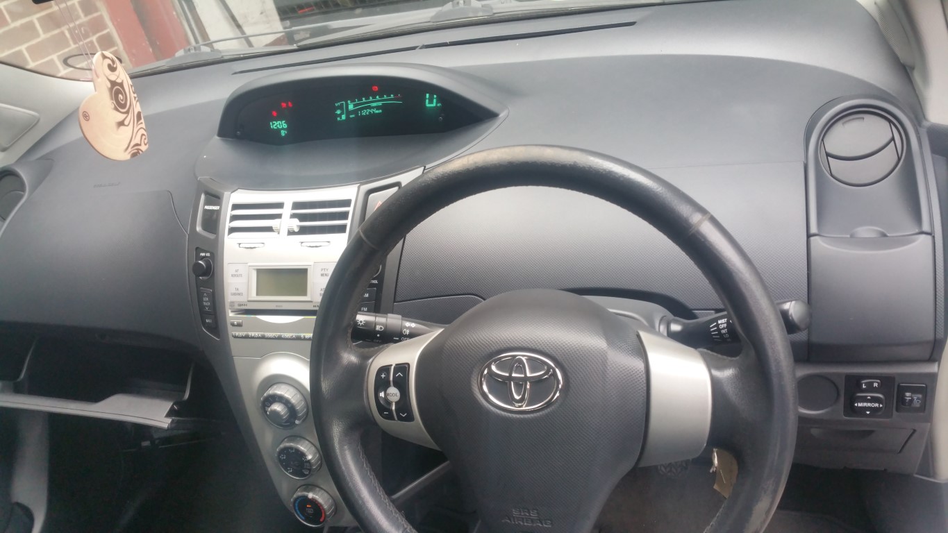 REF 68 TOYOTA YARIS 5 DOOR 2006 -2011 1.3 PETROL  MANUAL