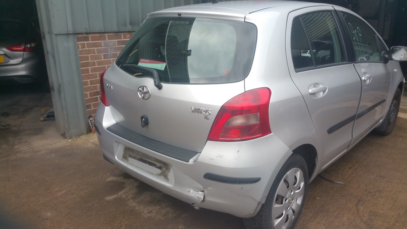 REF 68 TOYOTA YARIS 5 DOOR 2006 -2011 1.3 PETROL  MANUAL