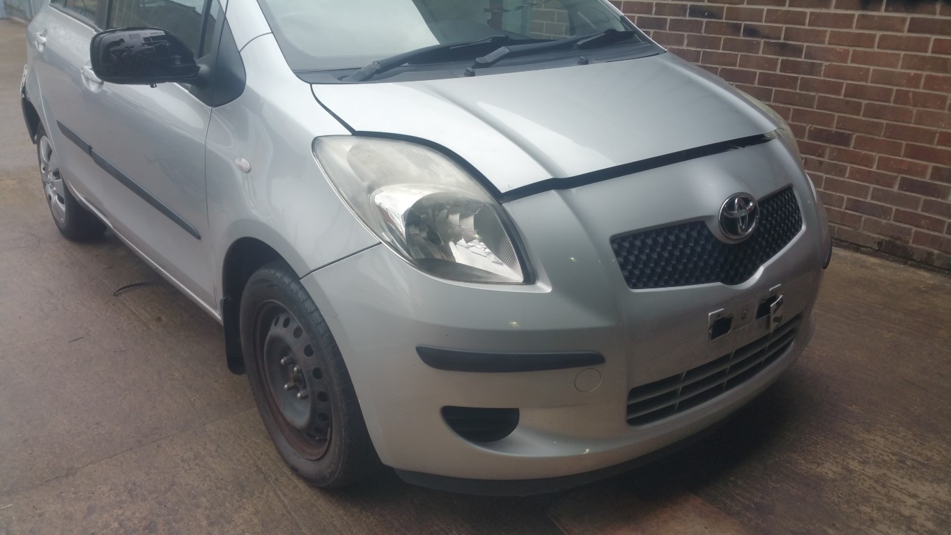REF 68 TOYOTA YARIS 5 DOOR 2006 -2011 1.3 PETROL  MANUAL