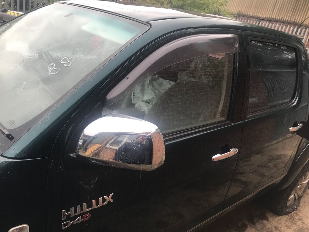 REF 88 TOYOTA HILUX 4X4 2494CC DIESEL 2006 MANUAL