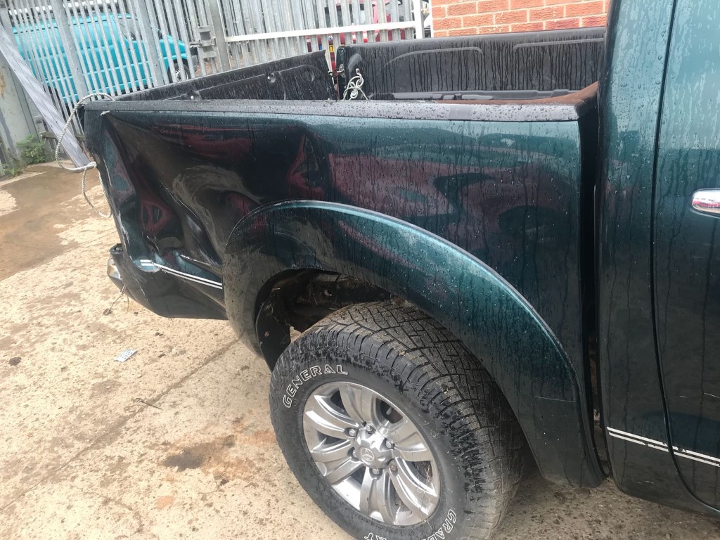 REF 88 TOYOTA HILUX 4X4 2494CC DIESEL 2006 MANUAL