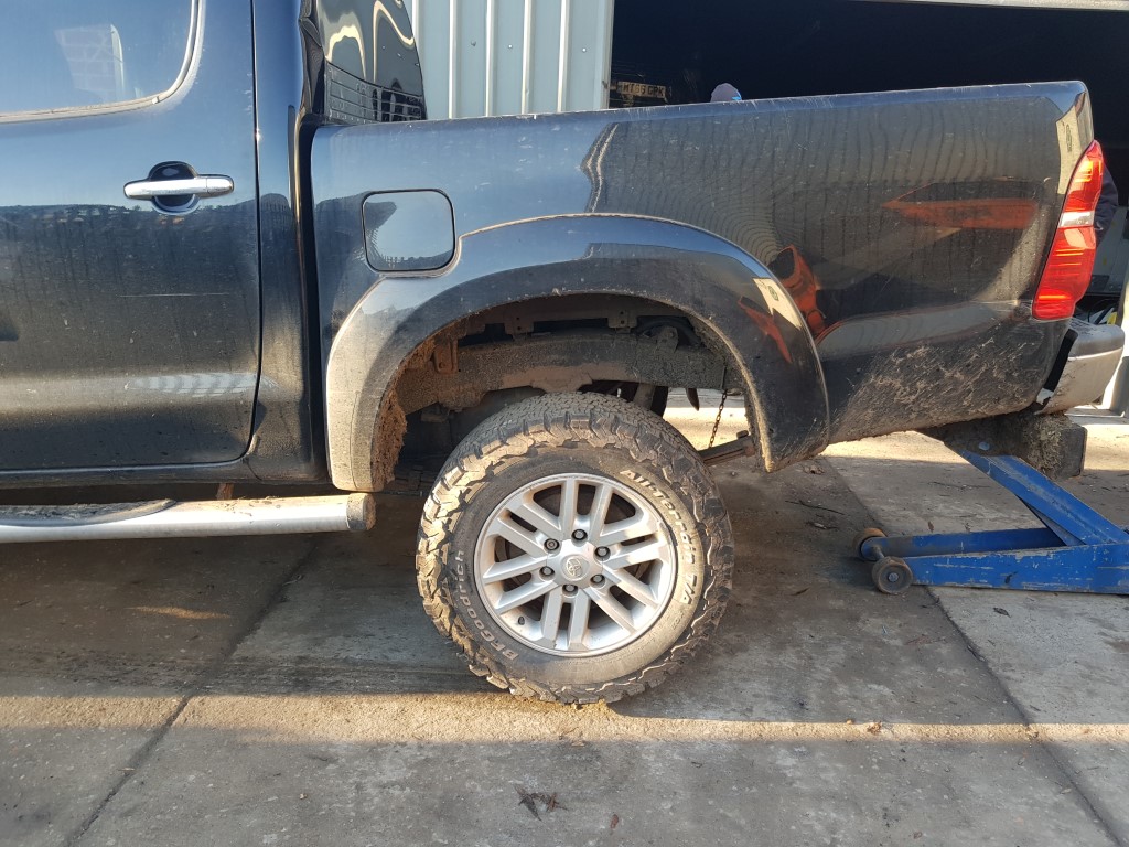 REF REF 111 TOYOTA HILUX INVINCIBLE 4X4 DCB 2982CC 2015 MANUAL