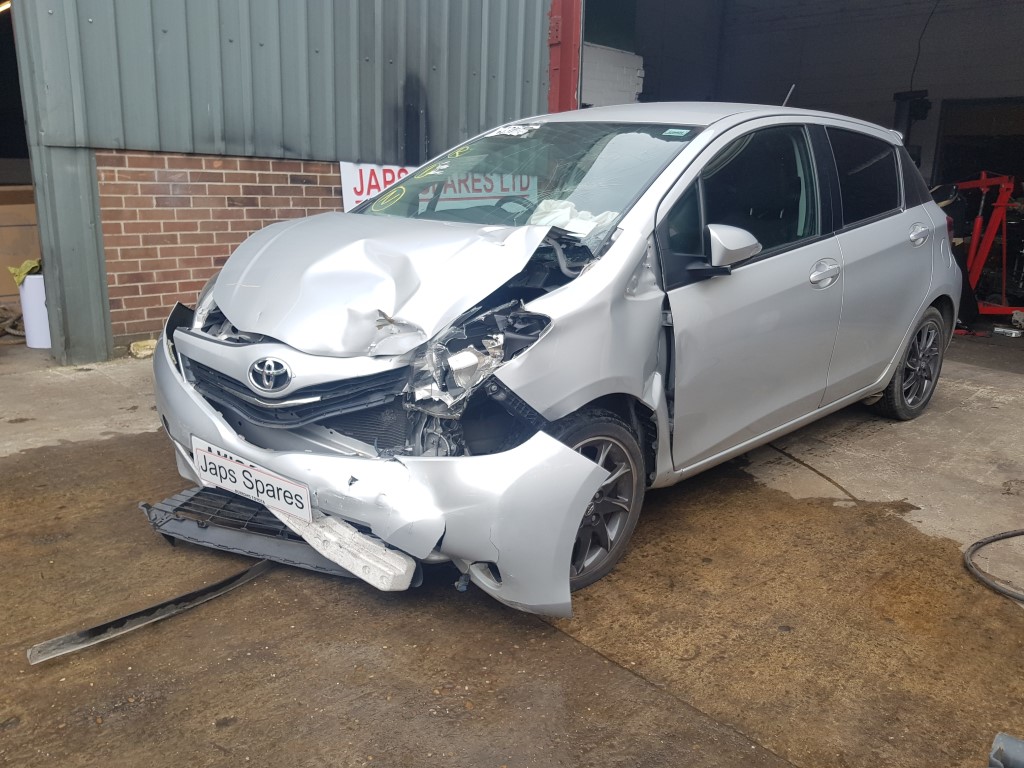 Ref 145 TOYOTA YARIS VVT-I 2013 5 DOOR ENGINE 1329CC PETROL SILVER