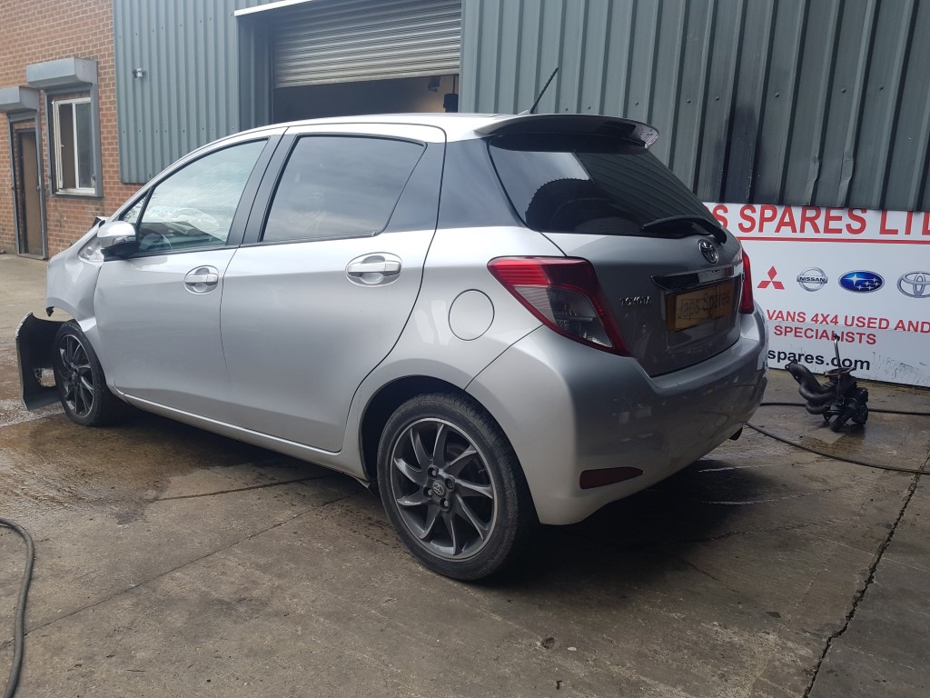 Ref 145 TOYOTA YARIS VVT-I 2013 5 DOOR ENGINE 1329CC PETROL SILVER