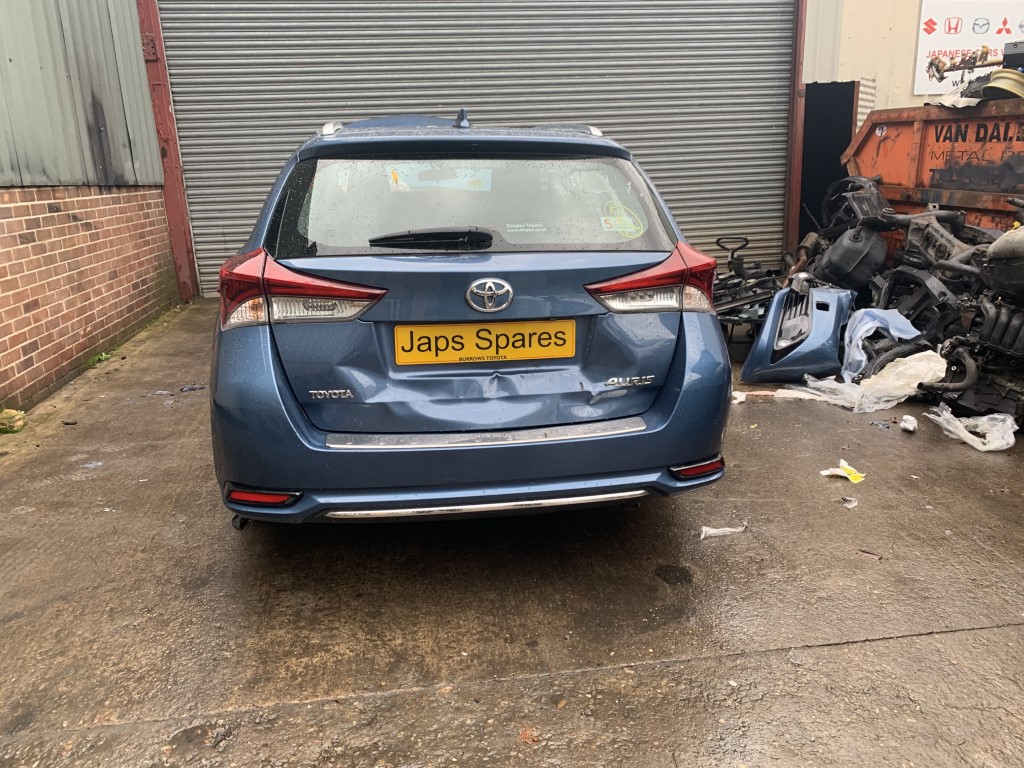 Ref 150 TOYOTA AURIS MK2 2015 DIESEL BLUE 1.6 DIESEL D4-D 6 SPEED MANUAL