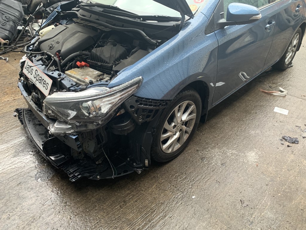 Ref 150 TOYOTA AURIS MK2 2015 DIESEL BLUE 1.6 DIESEL D4-D 6 SPEED MANUAL