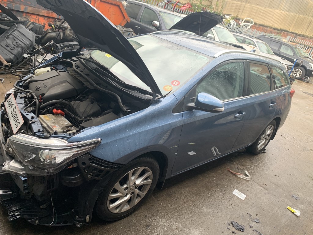 Ref 150 TOYOTA AURIS MK2 2015 DIESEL BLUE 1.6 DIESEL D4-D 6 SPEED MANUAL