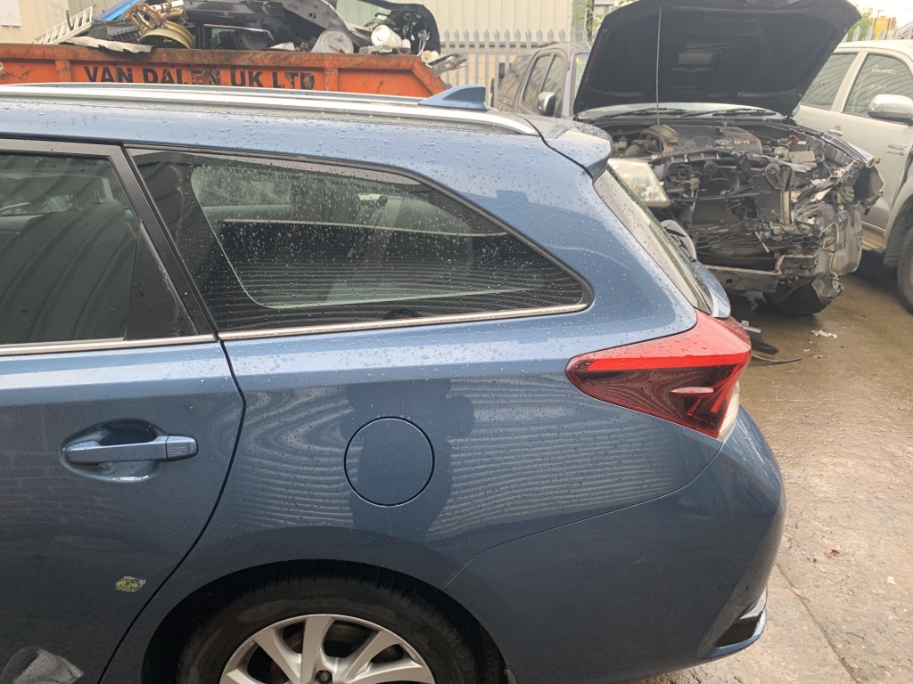 Ref 150 TOYOTA AURIS MK2 2015 DIESEL BLUE 1.6 DIESEL D4-D 6 SPEED MANUAL