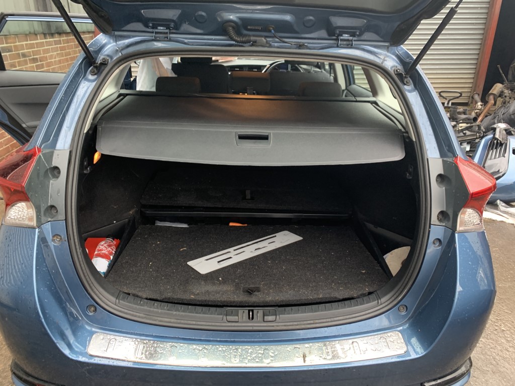 Ref 150 TOYOTA AURIS MK2 2015 DIESEL BLUE 1.6 DIESEL D4-D 6 SPEED MANUAL