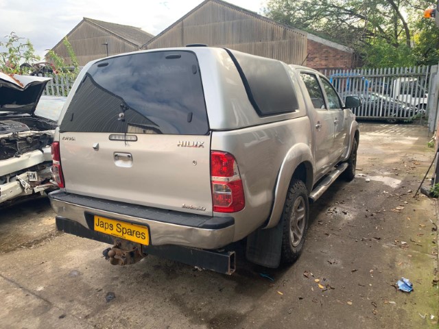 2015 Toyota Hilux Invincible 4×4 1KD-FTV 3.0 D4D Automatic Silver Leather Interior