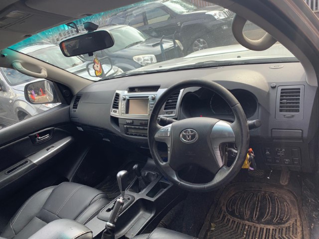 2015 Toyota Hilux Invincible 4×4 1KD-FTV 3.0 D4D Automatic Silver Leather Interior
