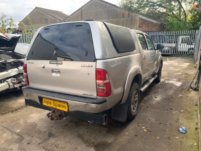 2015 Toyota Hilux Invincible 4×4 1KD-FTV 3.0 D4D Automatic Silver Leather Interior