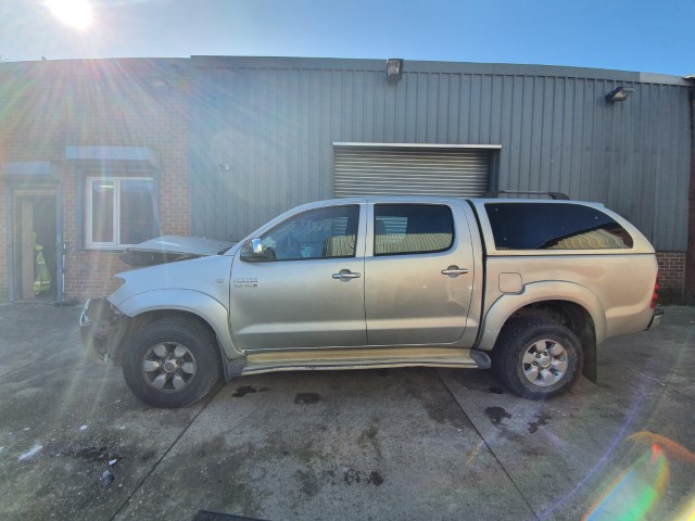 REF 148 TOYOTA HILUX 4X4 2009 DIESEL SILVER 3.0D4D 4 SPEED AUTO