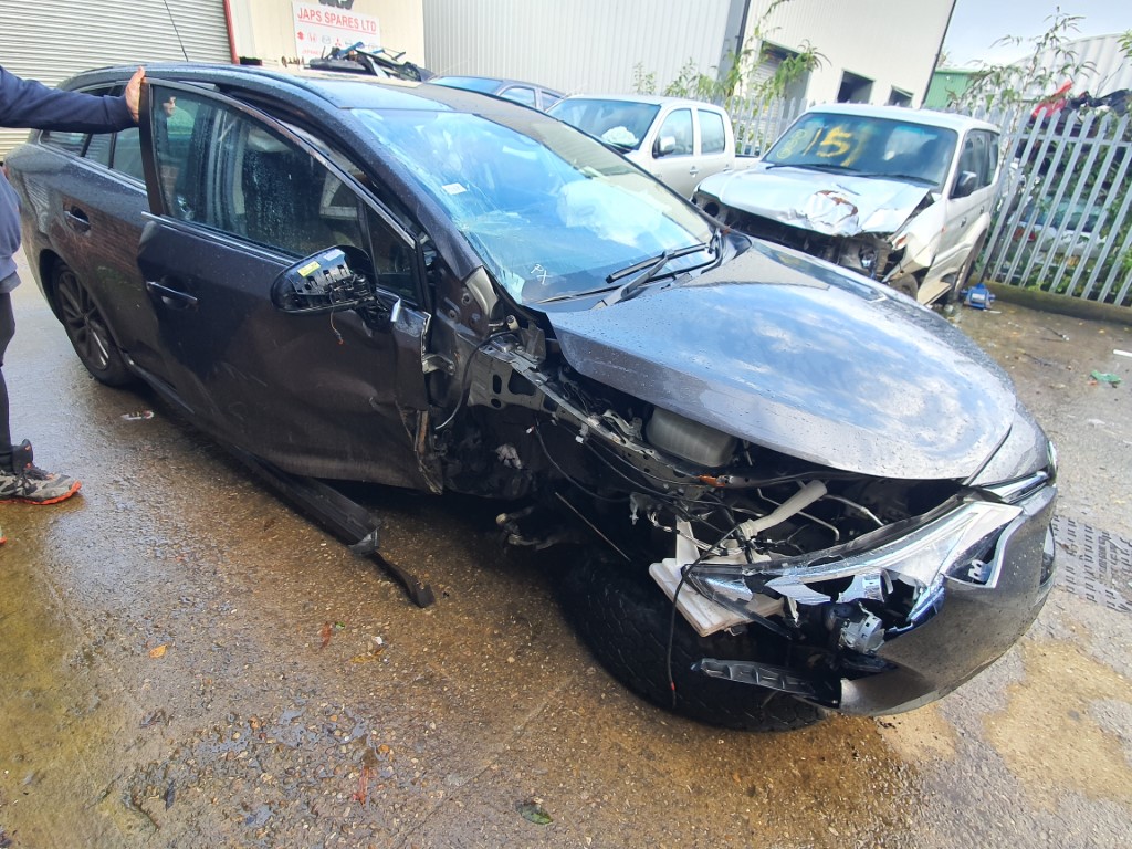 REF 156 TOYOTA AVENSIS D4D BUSINESS 2018,1995CC DIESEL 6 SPEED MANUAL