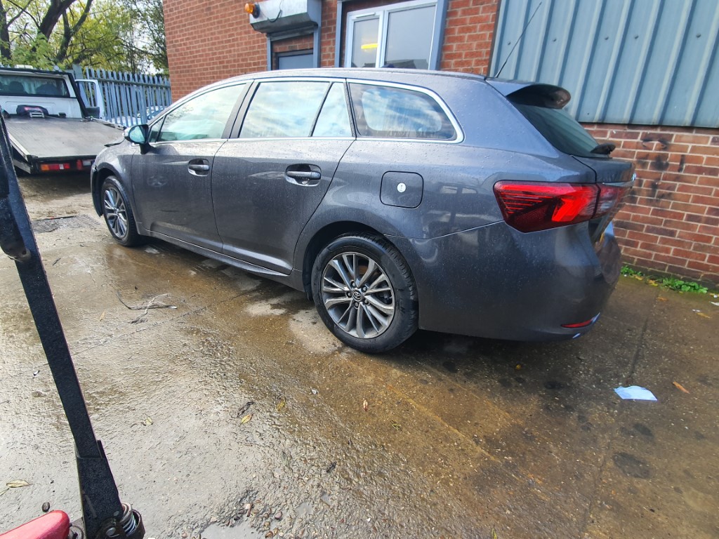 REF 156 TOYOTA AVENSIS D4D BUSINESS 2018,1995CC DIESEL 6 SPEED MANUAL