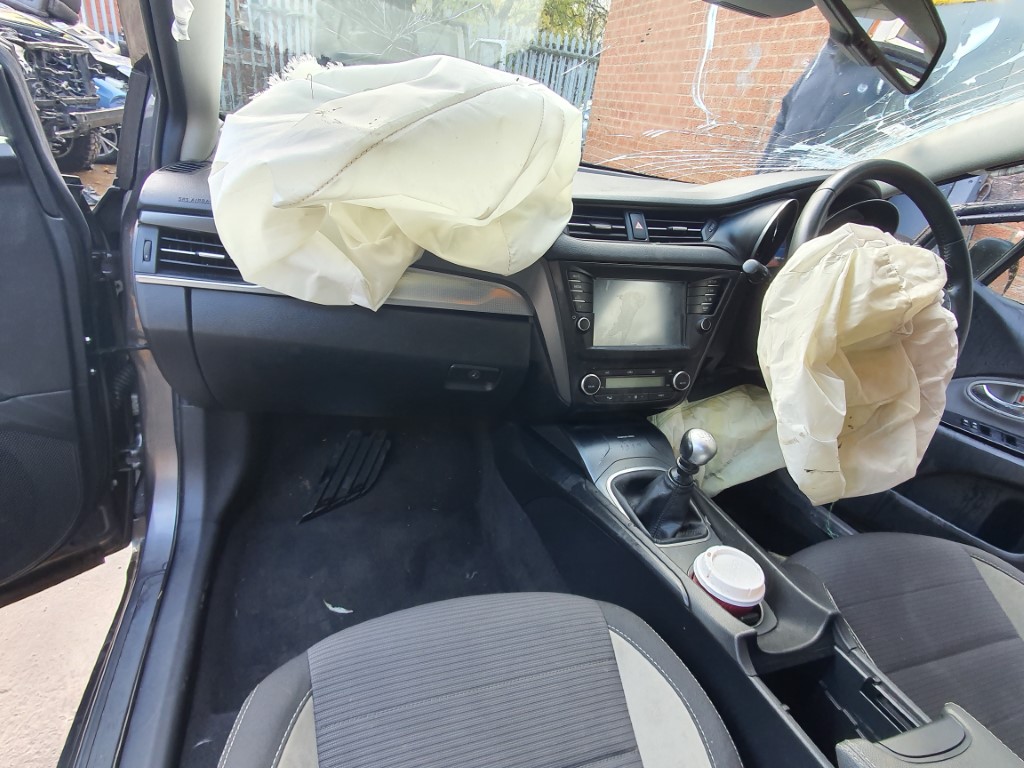 REF 156 TOYOTA AVENSIS D4D BUSINESS 2018,1995CC DIESEL 6 SPEED MANUAL