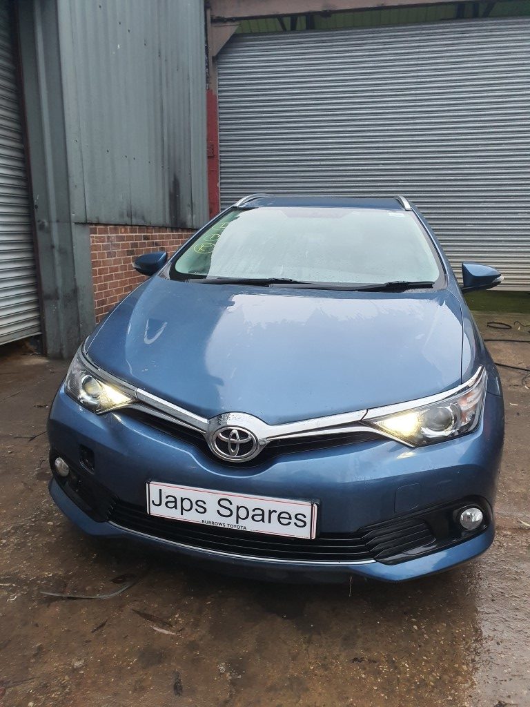 REF 160 TOYOTA AURIS 2015 BLUE 1.6 D4-D 6 SPEED MANUAL