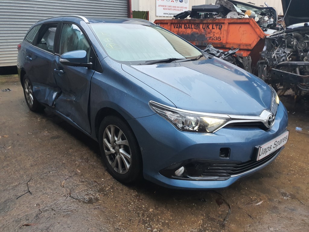 REF 160 TOYOTA AURIS 2015 BLUE 1.6 D4-D 6 SPEED MANUAL