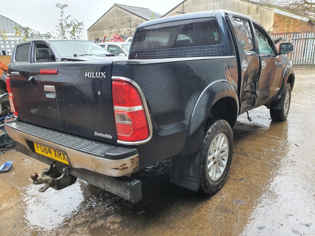 REF 162 TOYOTA HILUX INVINCIBLE 4X4 2015 3.0D4D 5 SPEED AUTOMATIC