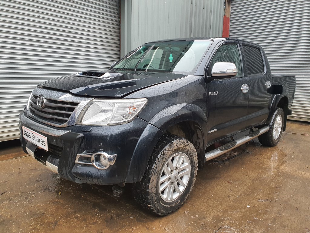 REF 162 TOYOTA HILUX INVINCIBLE 4X4 2015 3.0D4D 5 SPEED AUTOMATIC