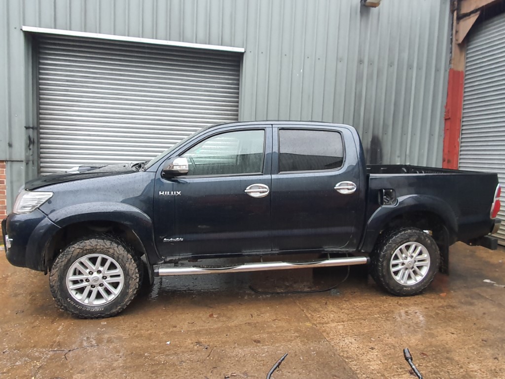REF 162 TOYOTA HILUX INVINCIBLE 4X4 2015 3.0D4D 5 SPEED AUTOMATIC