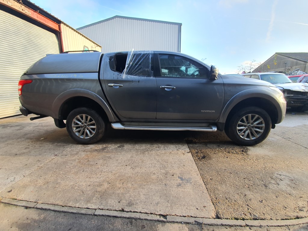 REF 166 MITSUBISHI L200 2017 2442CC DIESEL 6 SPEED MANUAL