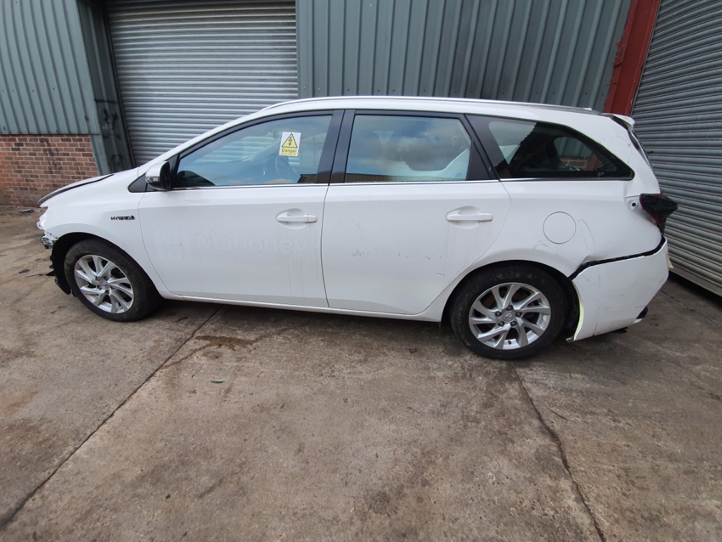 REF 169 TOYOTA AURIS 2018 1.8 PETROL/HYBRID BHP 134.1 1 SPEED CVT