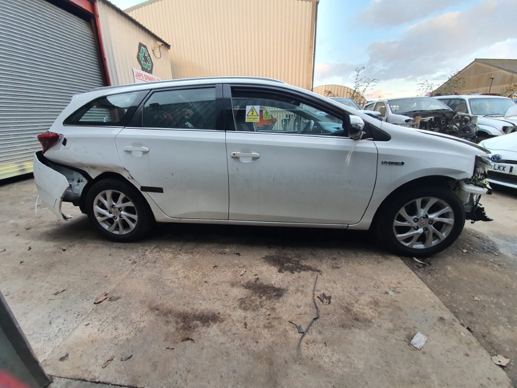 REF 169 TOYOTA AURIS 2018 1.8 PETROL/HYBRID BHP 134.1 1 SPEED CVT