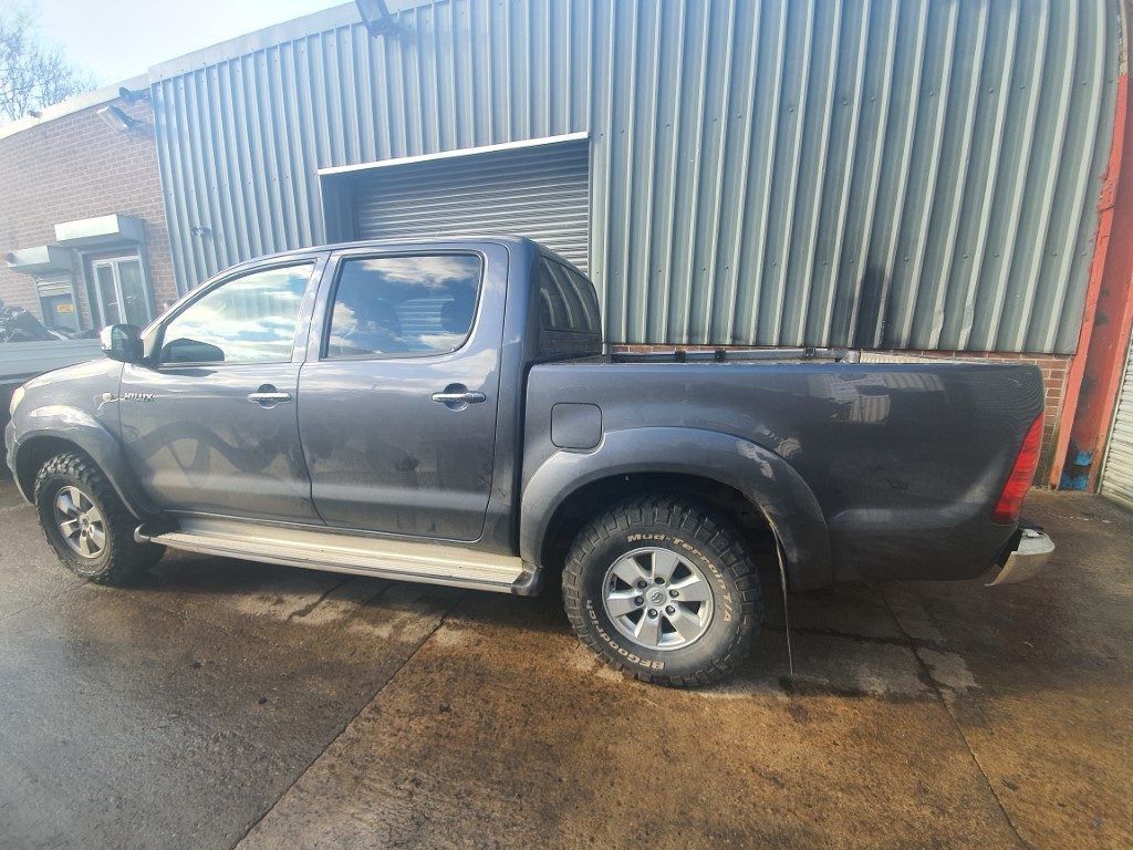 REF 171 TOYOTA HILUX 4X4 2010 2.5D4D 142BHP 5 SPEED MANUAL GREY