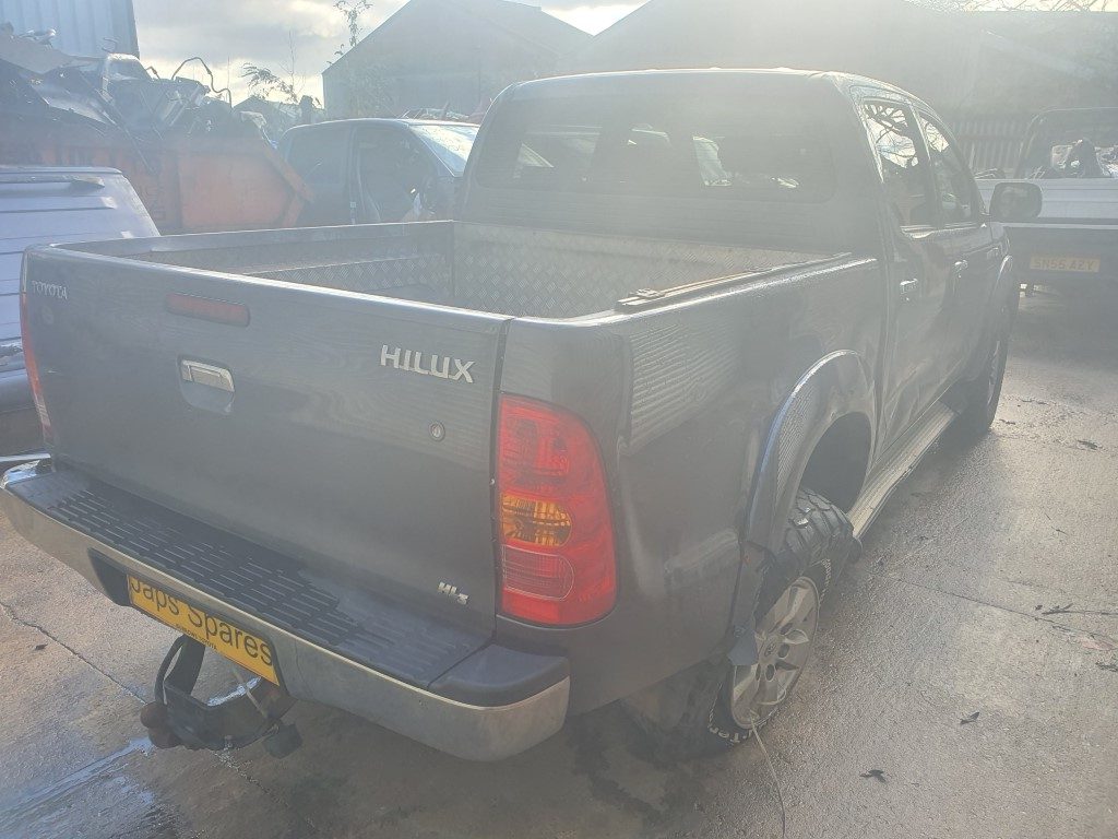 REF 171 TOYOTA HILUX 4X4 2010 2.5D4D 142BHP 5 SPEED MANUAL GREY