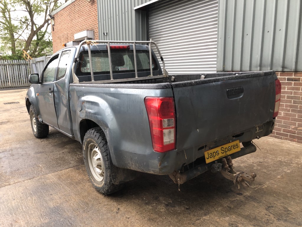 REF 174 ISUZU D-MAX 2013 2.5 DIESEL 6 SPEED MANUAL MILEAGE 71,166