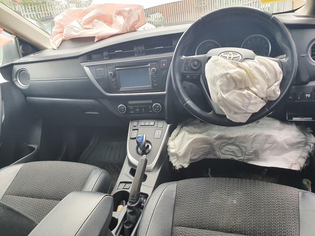 REF 177 TOYOTA AURIS 2015 ESTATE MK2 1.8 PETROL/HYBRID AUTO