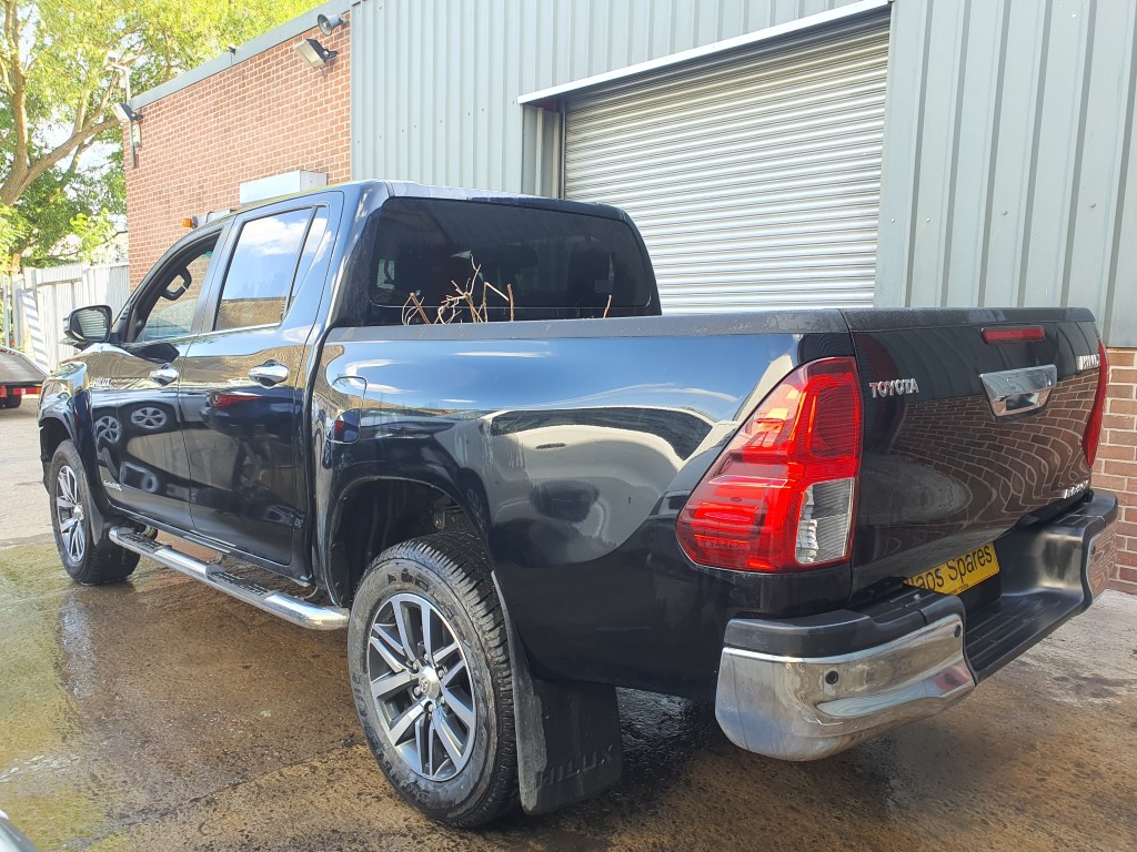 Ref 179 TOYOTA HILUX DCB INVINCIBLE X 2018 2393CC 6 SPEED AUTO