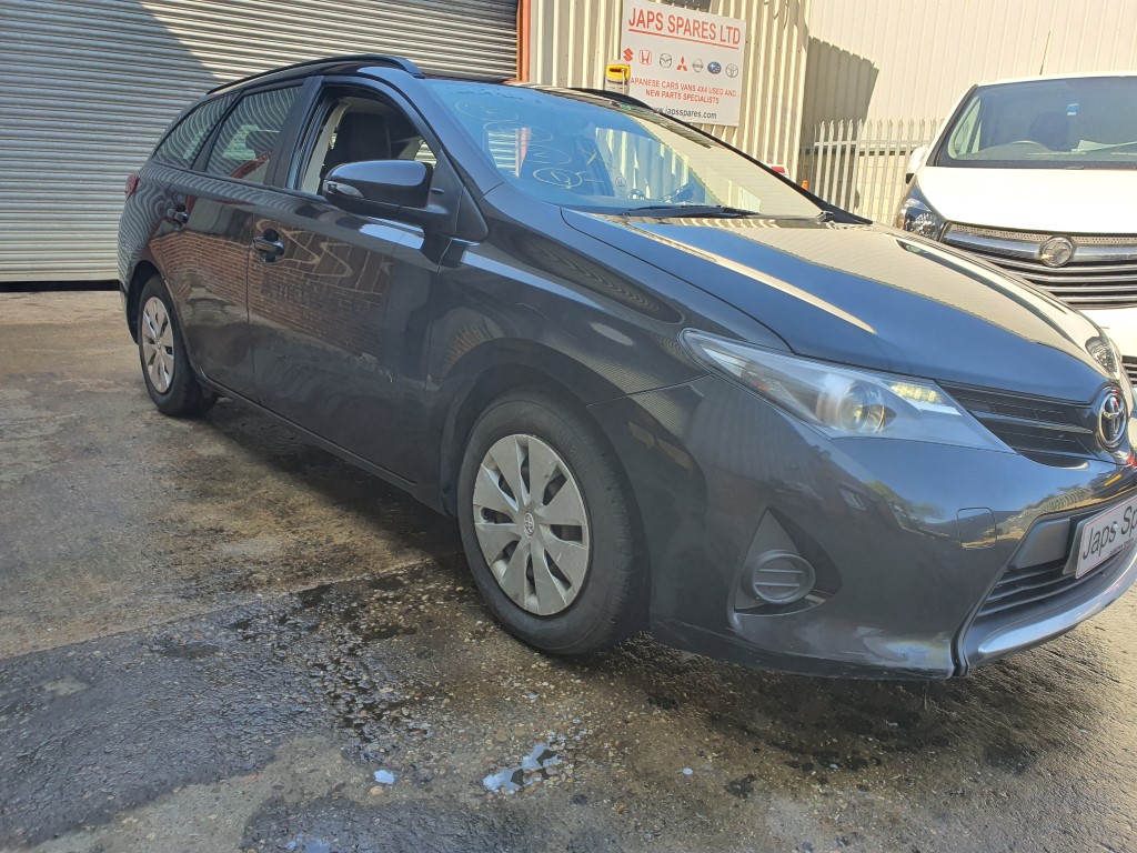 REF 176 TOYOTA AURIS ACTIVE ESTATE 2014 1364CC 6 SPEED MANUAL