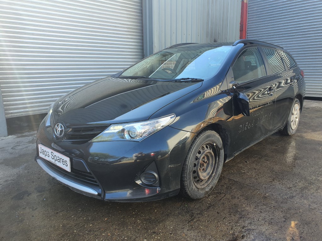 REF 176 TOYOTA AURIS ACTIVE ESTATE 2014 1364CC 6 SPEED MANUAL