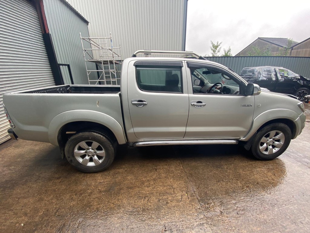 REF 184 TOYOTA HILUX DCB 2009 ENGINE 2.5 D4D 5SPEED MANUAL