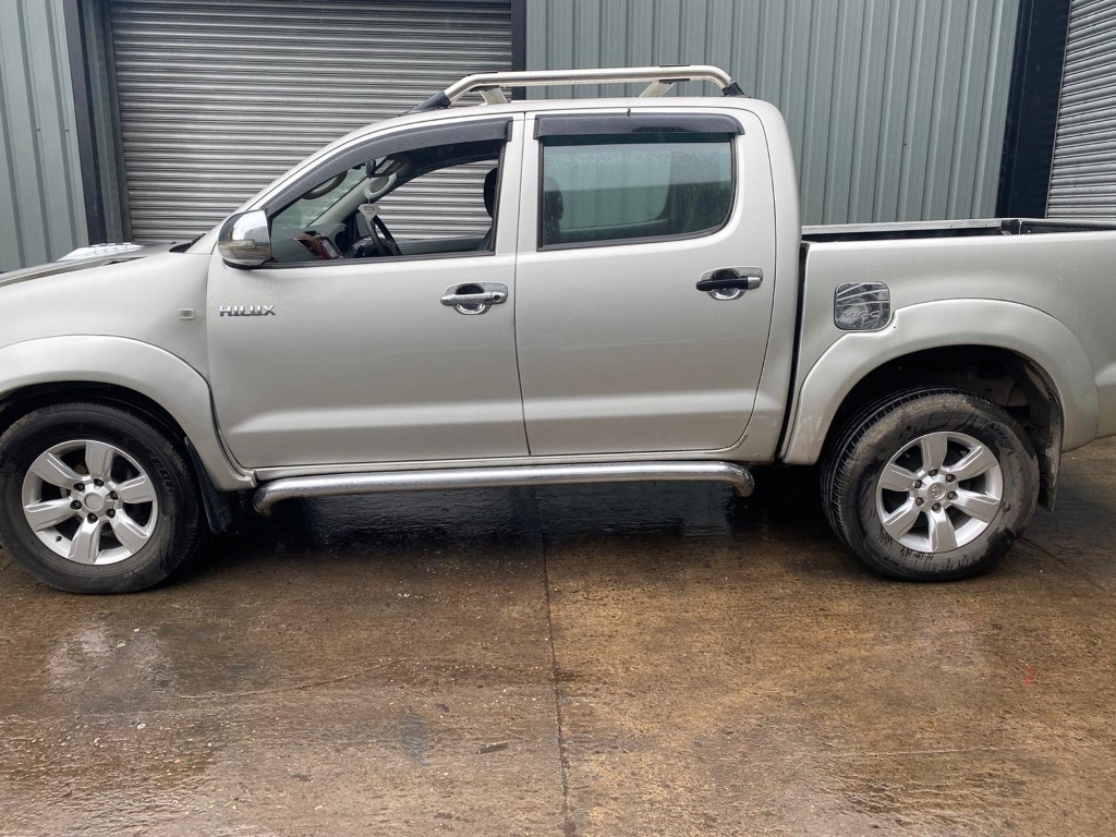 REF 184 TOYOTA HILUX DCB 2009 ENGINE 2.5 D4D 5SPEED MANUAL