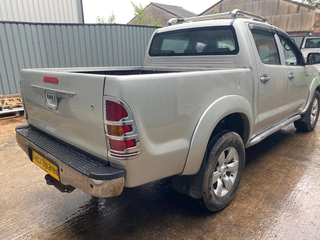 REF 184 TOYOTA HILUX DCB 2009 ENGINE 2.5 D4D 5SPEED MANUAL