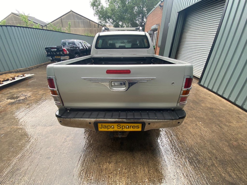 REF 184 TOYOTA HILUX DCB 2009 ENGINE 2.5 D4D 5SPEED MANUAL